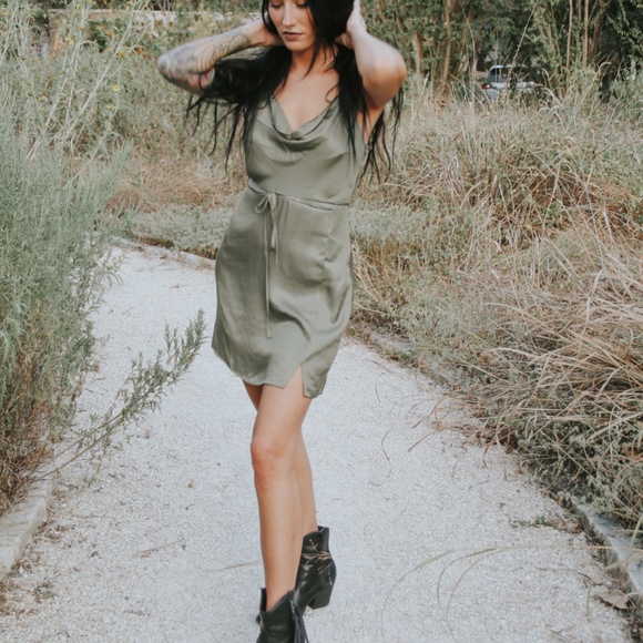 Super Cute Olive Green Dress NWT - Picture 7 of 7